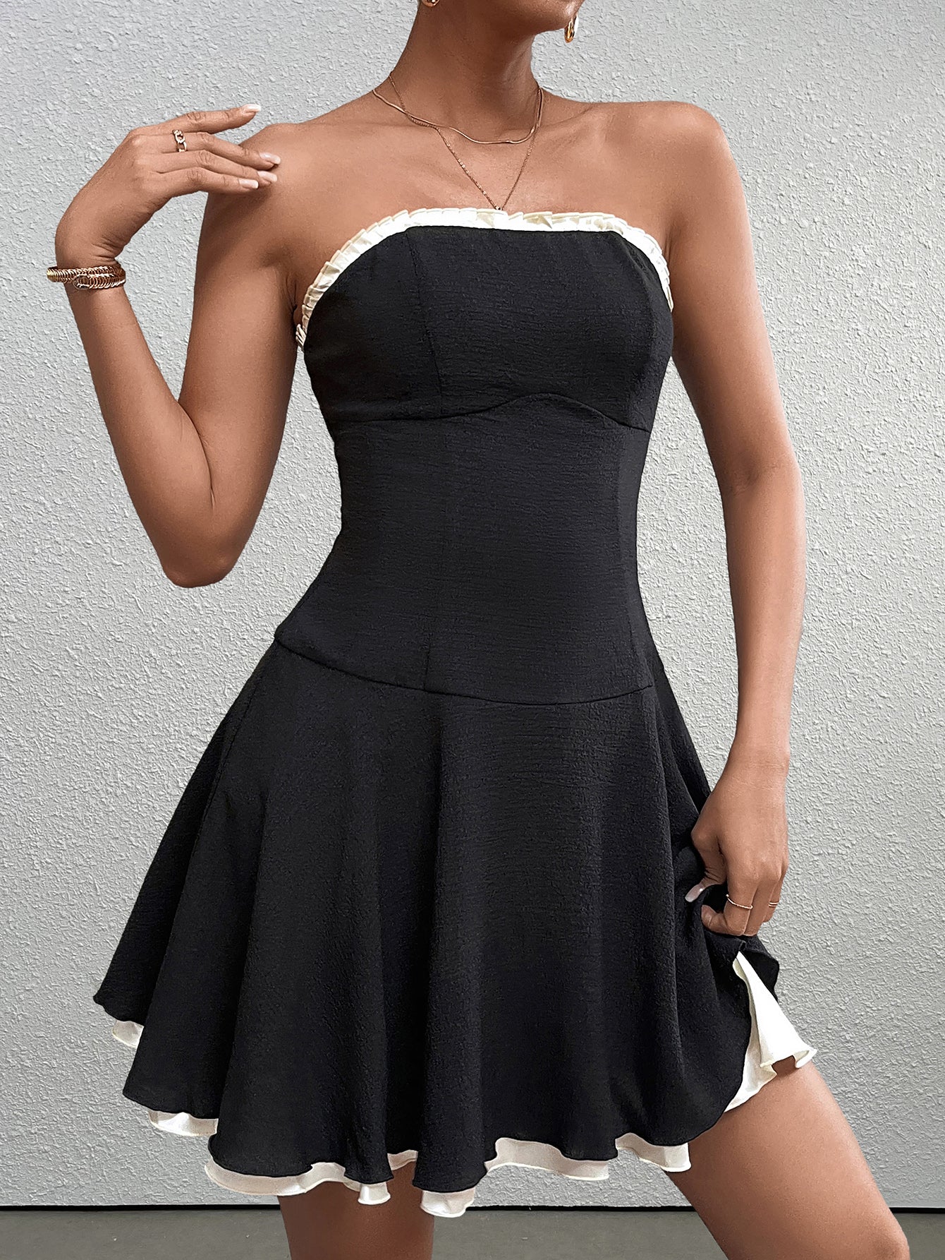 tube lace trim backless dress#color_black